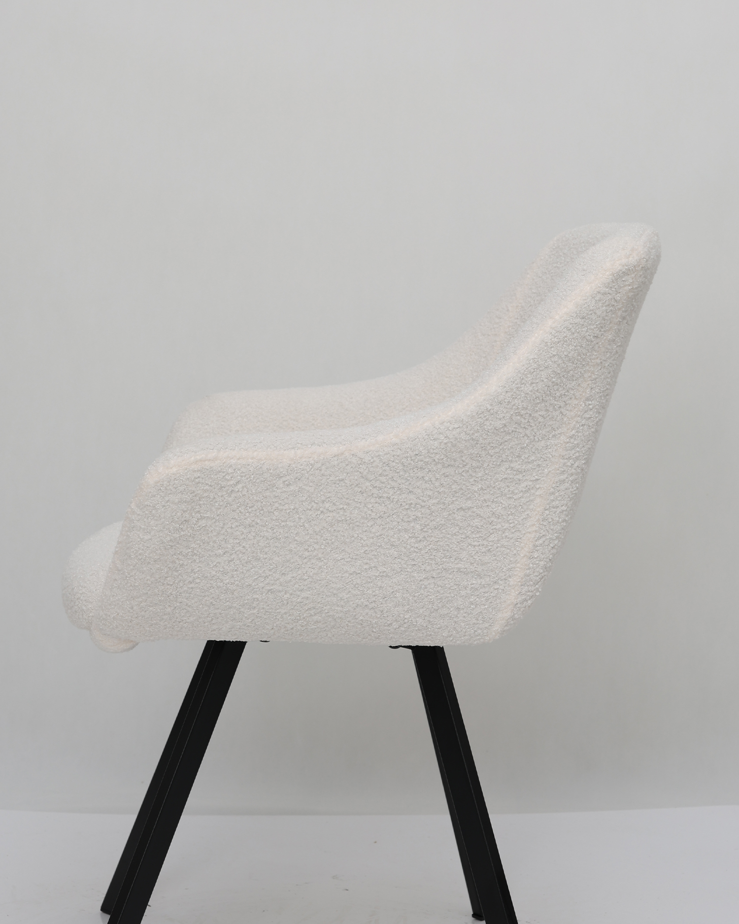 Maginhawang upholstered na upuan sa kainan Maginhawang upholstered na upuan sa kainan