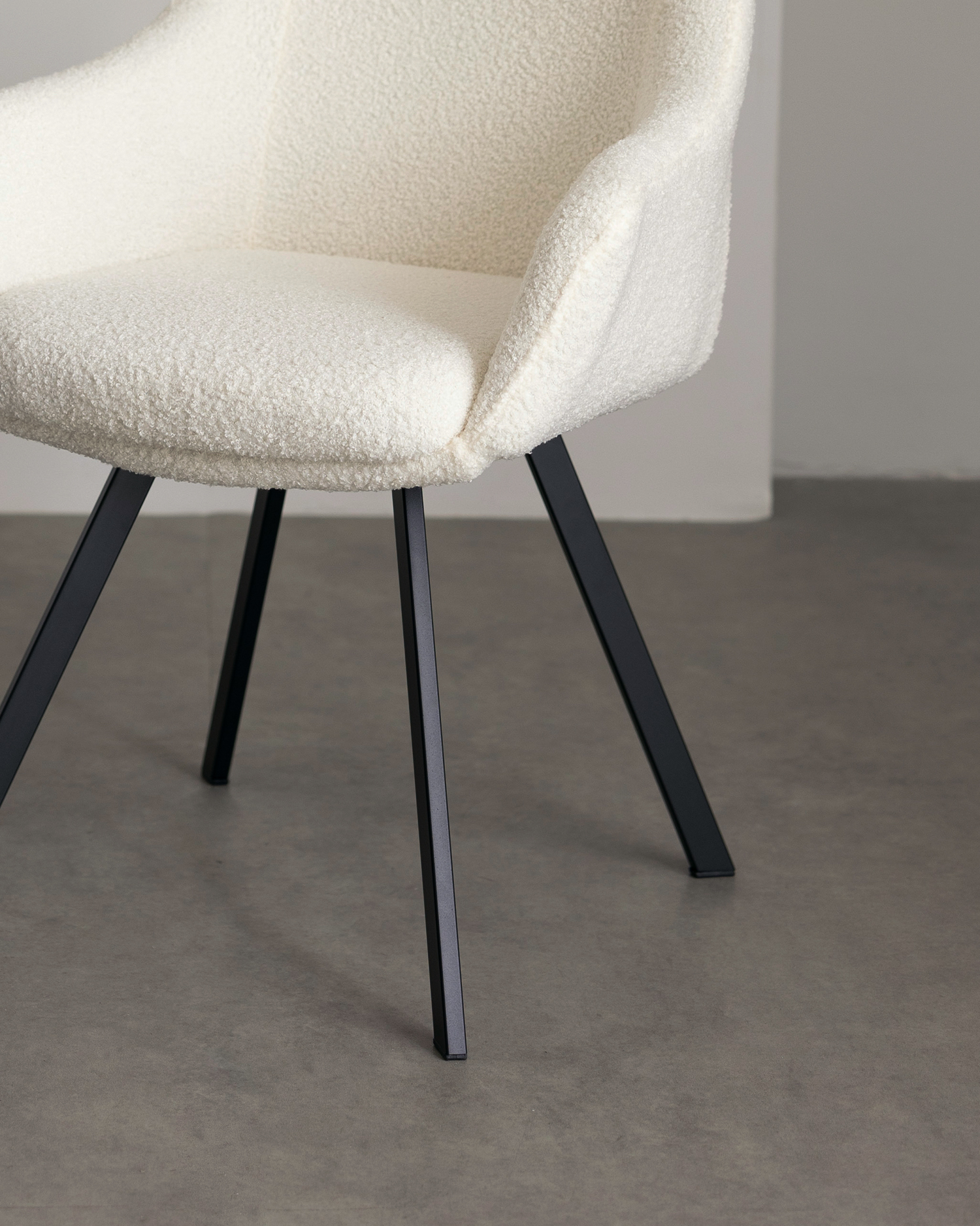 Maginhawang upholstered na upuan sa kainan Maginhawang upholstered na upuan sa kainan