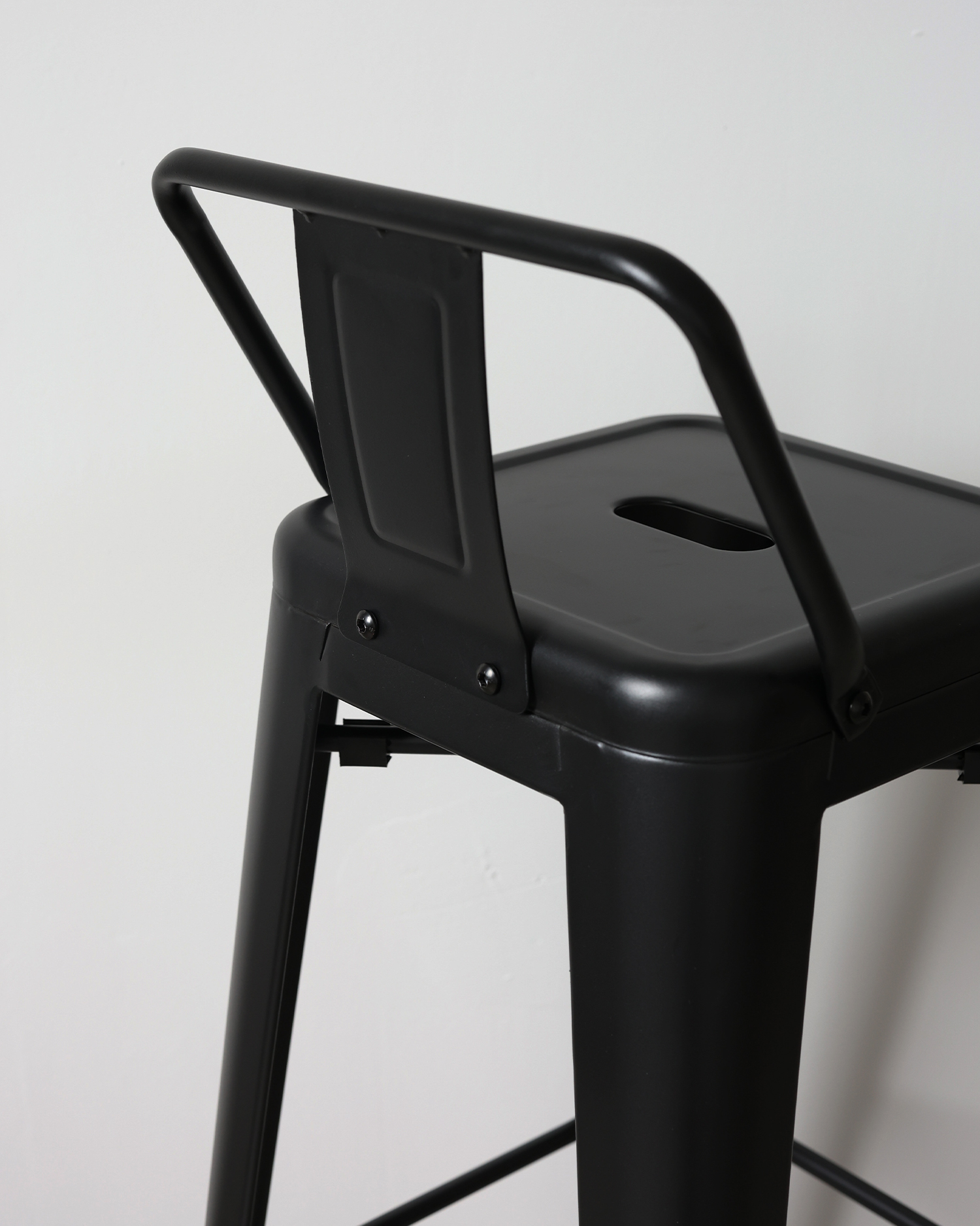 Mga upuan ng disenyo ng bakal na vintage Mga upuan ng disenyo ng bakal na vintage