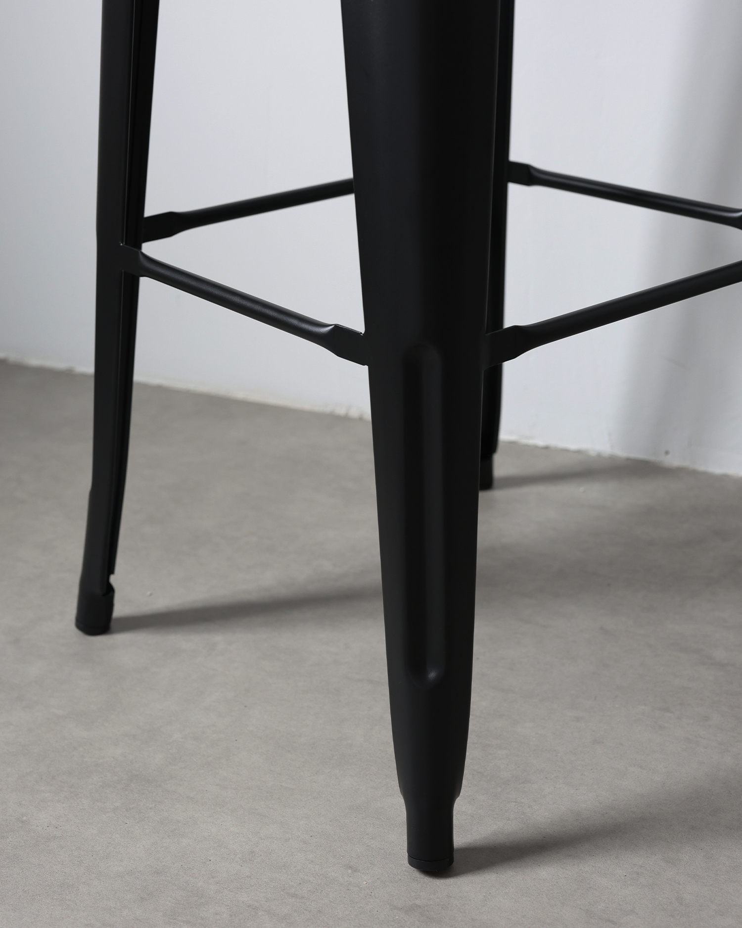 Mga upuan ng disenyo ng bakal na vintage Mga upuan ng disenyo ng bakal na vintage