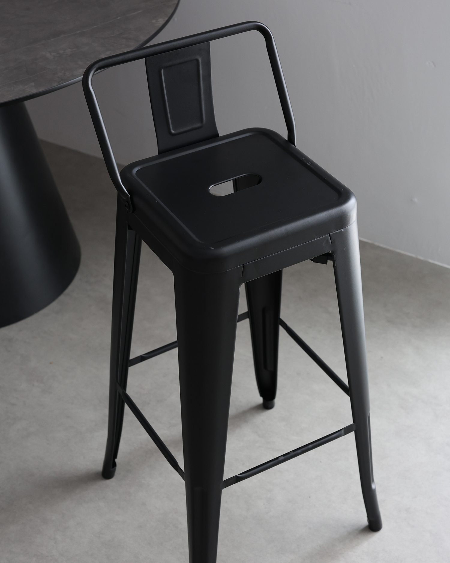 Mga upuan ng disenyo ng bakal na vintage Mga upuan ng disenyo ng bakal na vintage