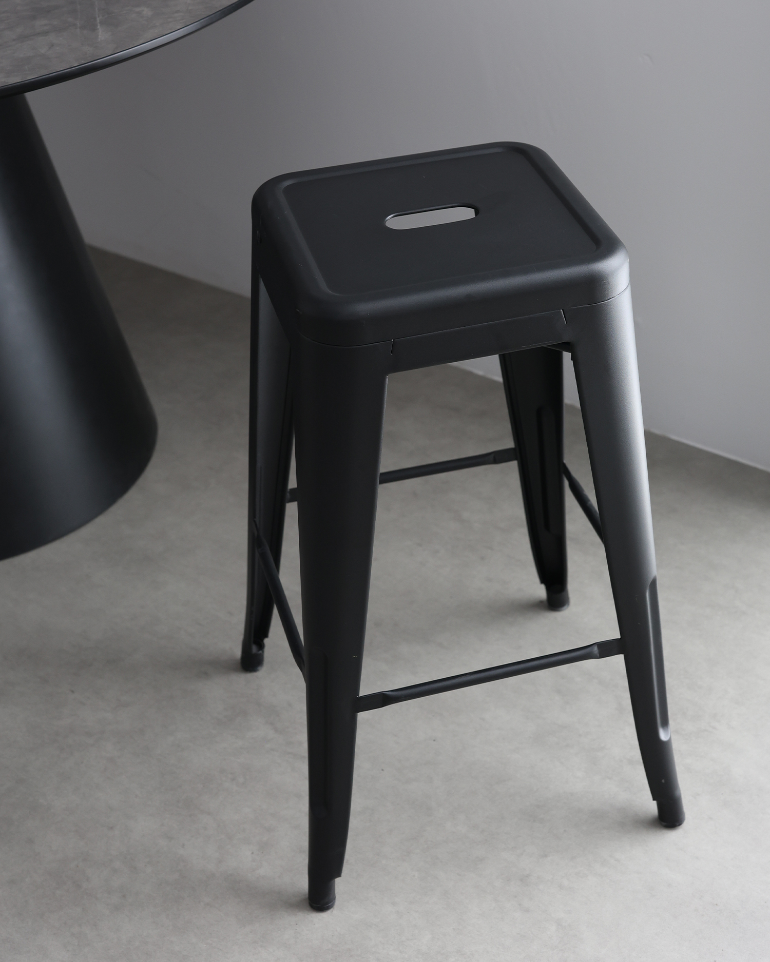 Backless black metal stools Backless black metal stools