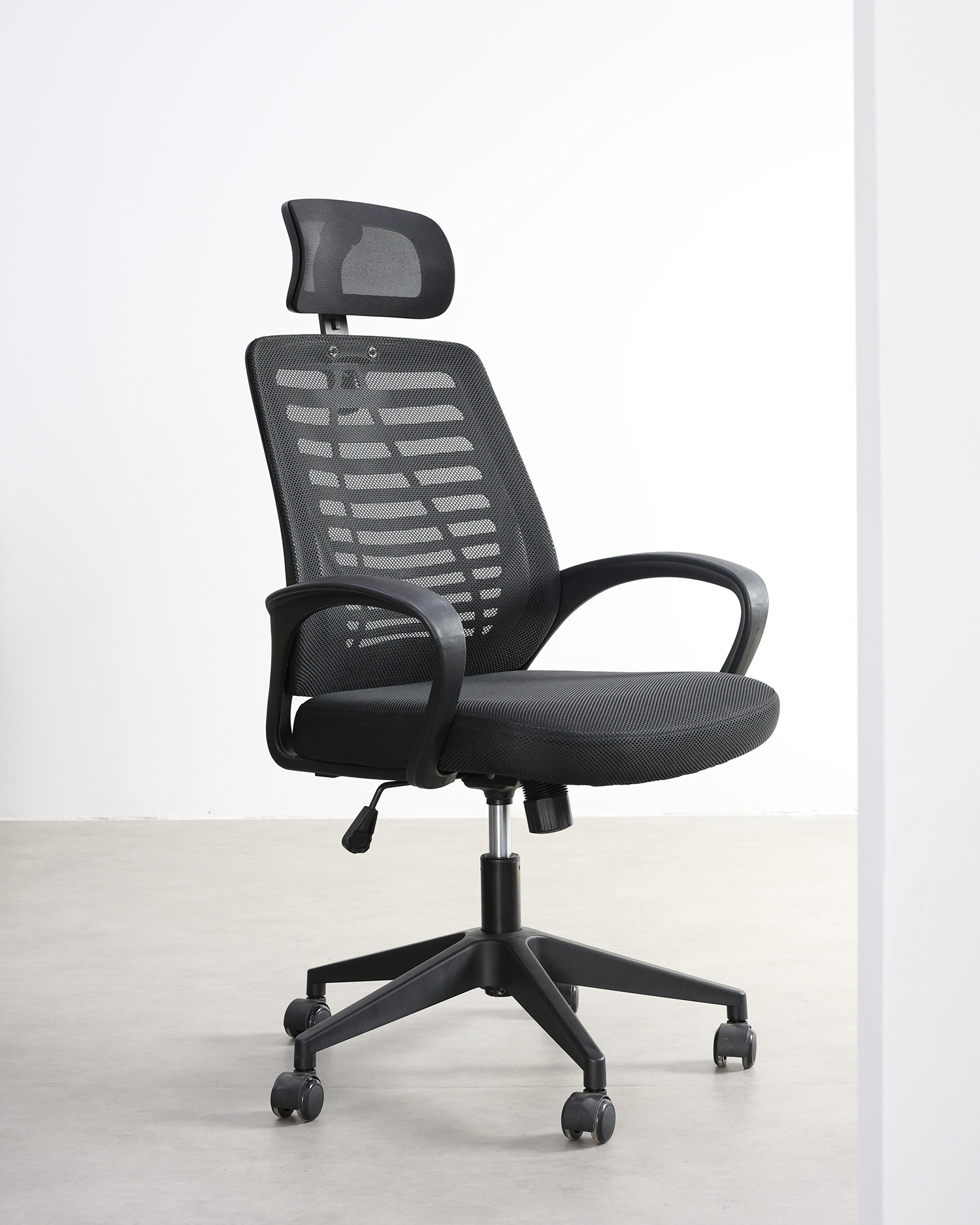 Adjustable headrest office chair Adjustable headrest office chair