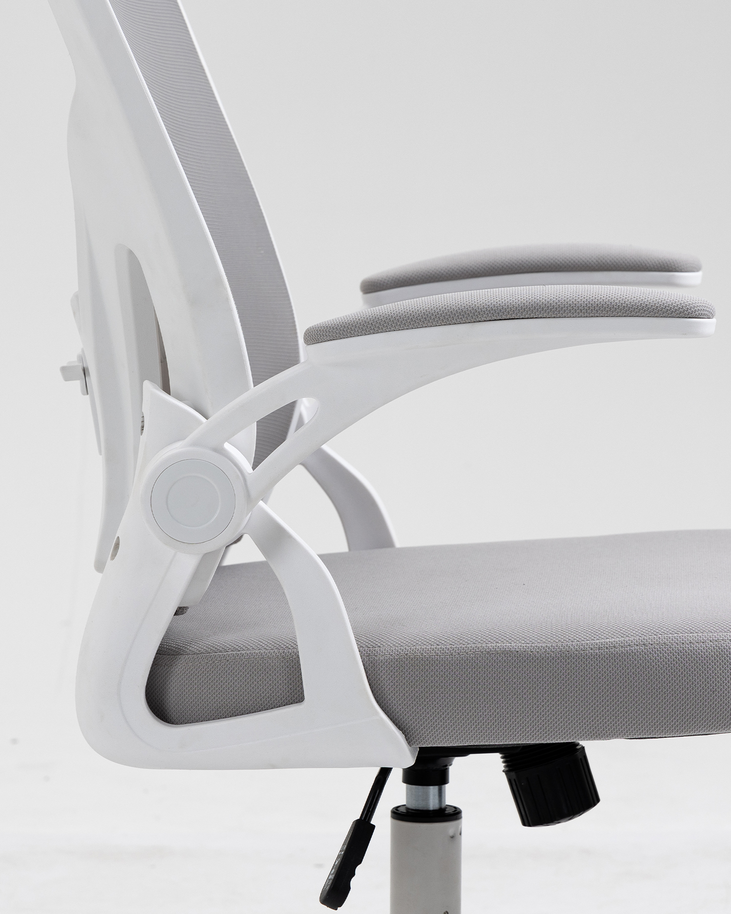 Tagapangulo ng Opisina na may nababagay na armrest Tagapangulo ng Opisina na may nababagay na armrest